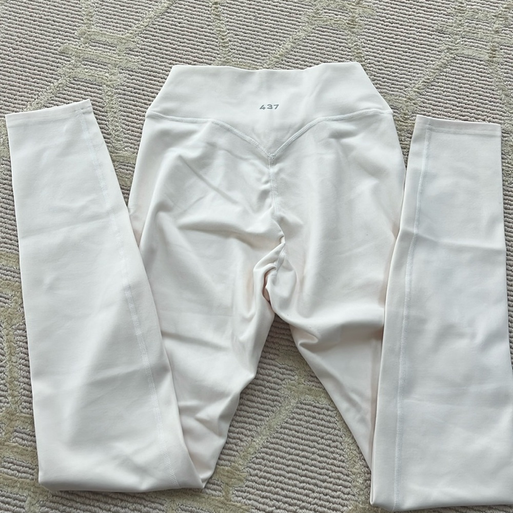 White High-Waisted Leggings